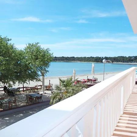 Mark - 10 M From Sea Apartament Medulin