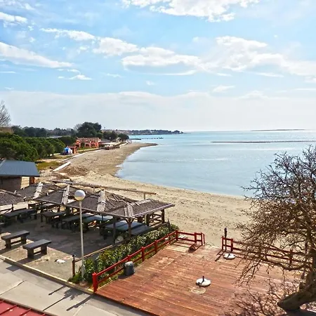 Διαμέρισμα Mark - 10 M From Sea *